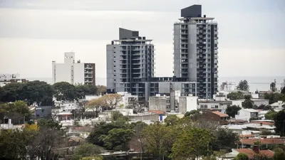 20250613-vista-la-ciudad-montevideo-malvin-norte-edificios-apartamentos-mercado-inmobiliario-real-estate-venta-alquileres-vivienda-promovida-inmuebles