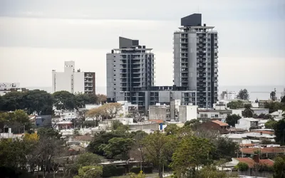 20250613-vista-la-ciudad-montevideo-malvin-norte-edificios-apartamentos-mercado-inmobiliario-real-estate-venta-alquileres-vivienda-promovida-inmuebles