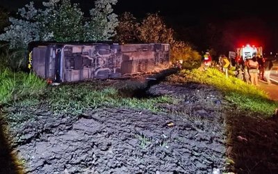 handout-via-cbmerj-via-afp-omnibus-vuelca-brasil-muertos